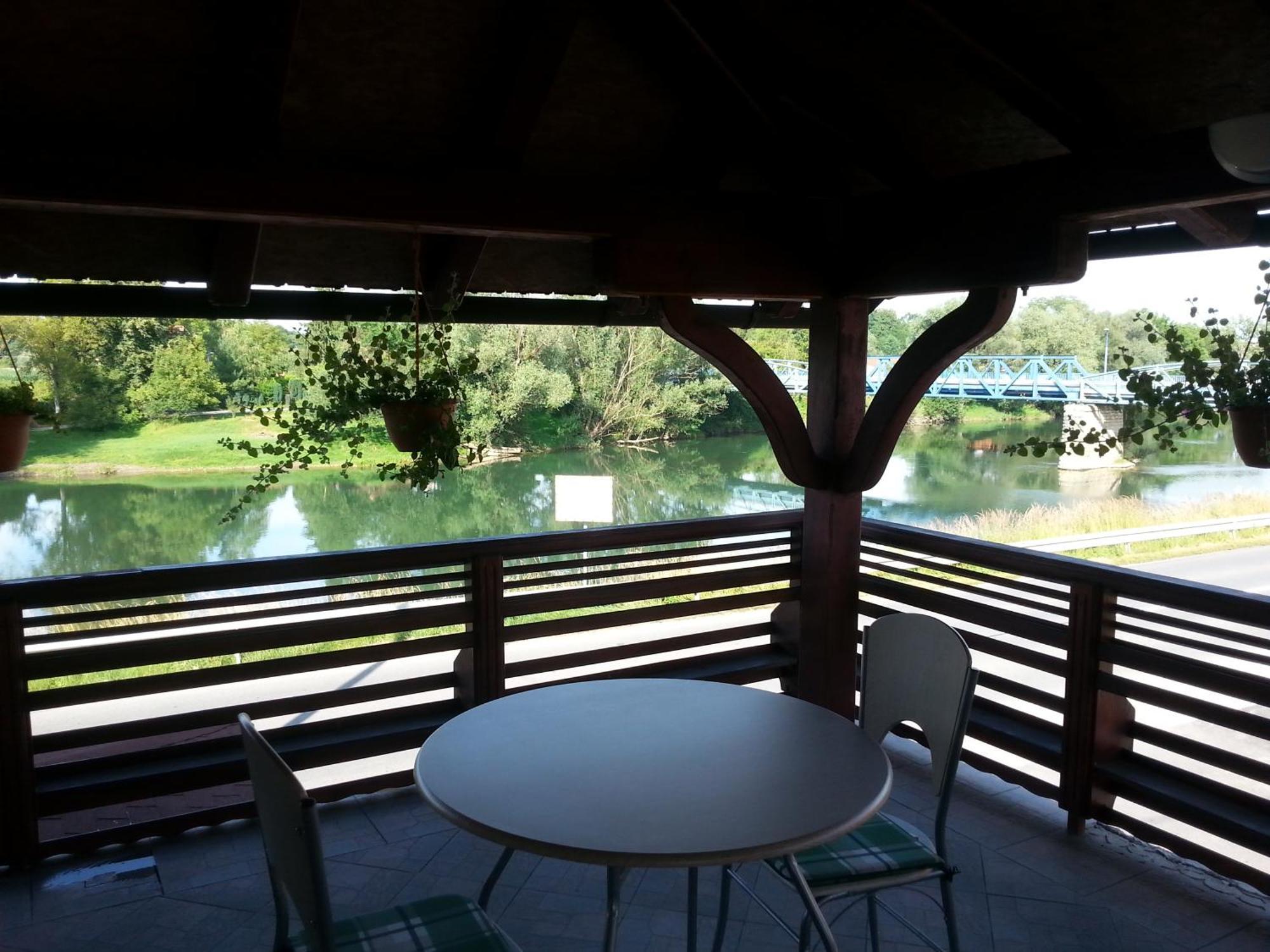 Guesthouse Kod mosta Karlovac Extérieur photo